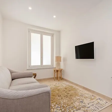 Divo - Spanish Steps Apartman *